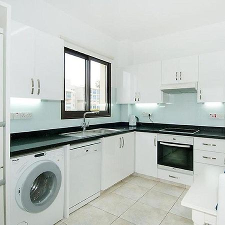 Beautiful 2-Bedroom Apartment - Great Location Pafos Dış mekan fotoğraf
