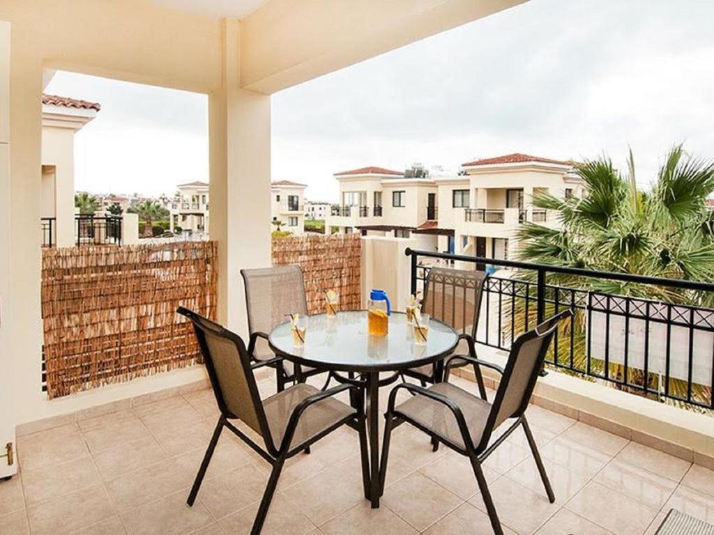 Beautiful 2-Bedroom Apartment - Great Location Pafos Dış mekan fotoğraf