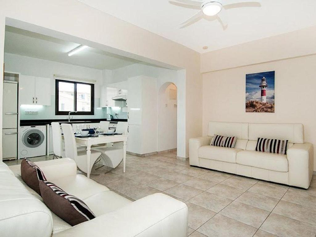 Beautiful 2-Bedroom Apartment - Great Location Pafos Dış mekan fotoğraf