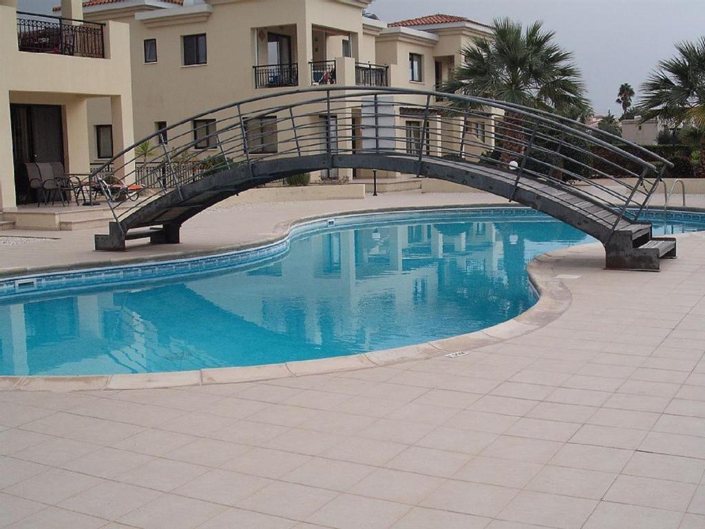 Beautiful 2-Bedroom Apartment - Great Location Pafos Dış mekan fotoğraf