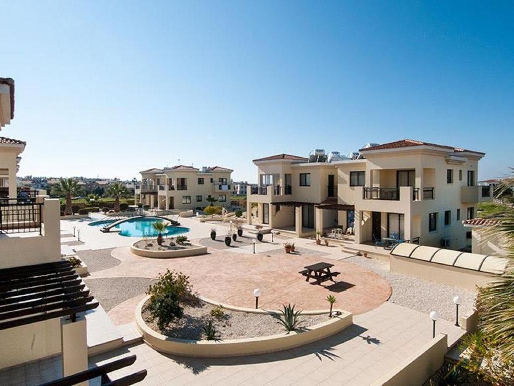 Beautiful 2-Bedroom Apartment - Great Location Pafos Dış mekan fotoğraf