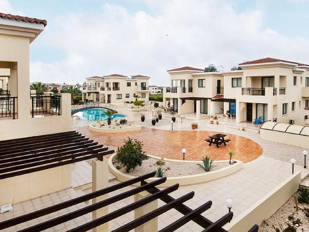 Beautiful 2-Bedroom Apartment - Great Location Pafos Dış mekan fotoğraf