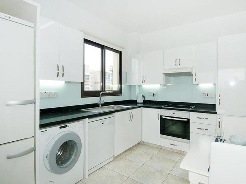 Beautiful 2-Bedroom Apartment - Great Location Pafos Dış mekan fotoğraf