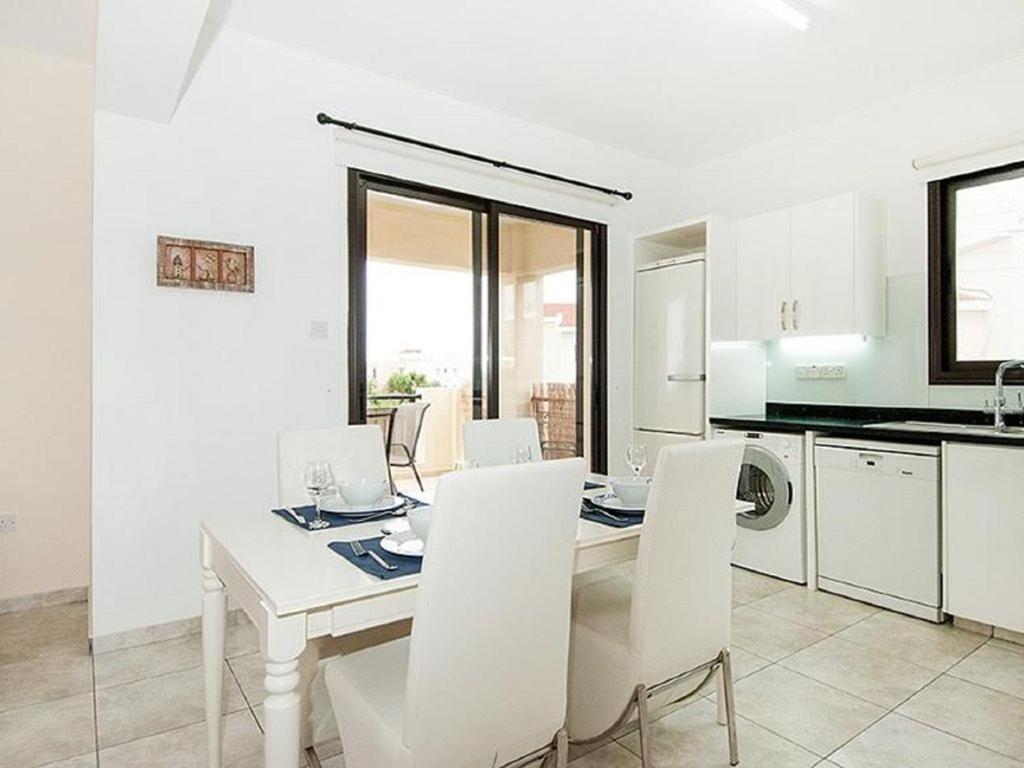 Beautiful 2-Bedroom Apartment - Great Location Pafos Dış mekan fotoğraf